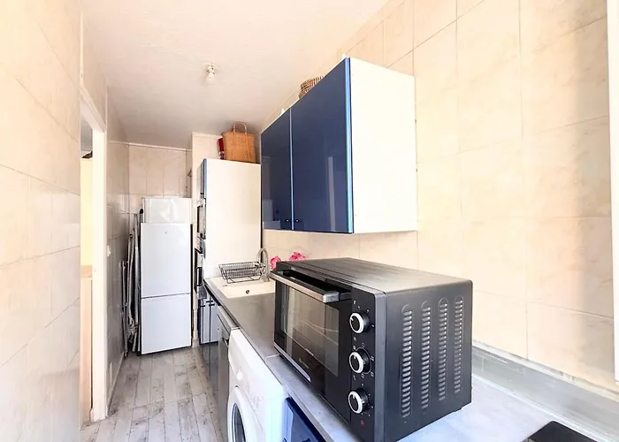 Апартаменты Bright Sea-view Balcony Getaway Ницца